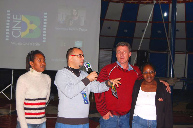 Na abertura do Cine B, a filha de Fatinha Andréa, com Cidálio Vieira Santos da Brazucah Produções, David do Circo Escola e Fatinha Na abertura do Cine B, a filha de Fatinha Andréa, com Cidálio Vieira Santos da Brazucah Produções, David do Circo Escola e Fatinha