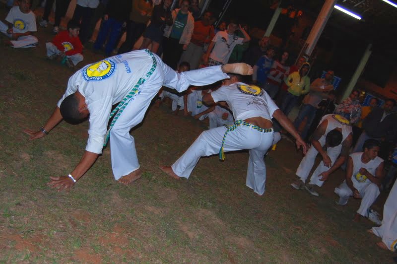 Capoeira presente na exibição do Cine B, com direito a muitos aplausos ao grupo Capoeira presente na exibição do Cine B, com direito a muitos aplausos ao grupo