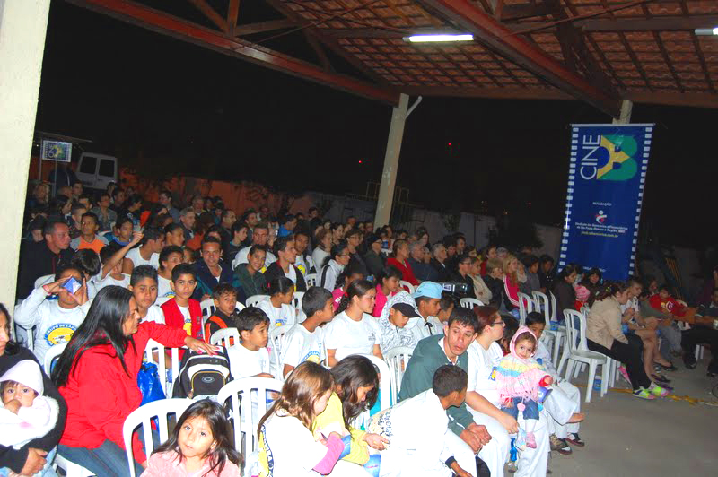 Cine B foi o primeiro evento cultural no Parque Vila Silvia Cine B foi o primeiro evento cultural no Parque Vila Silvia