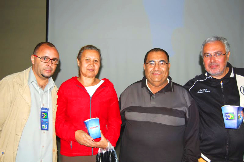 Os bancários aposentados Maria de Lourdes Farias que era do Banespa, Nilton Pereira dos Santos e Isaias Wingter, ambos eram do Unibanco, com Cidálio da Brazucah Os bancários aposentados Maria de Lourdes Farias que era do Banespa, Nilton Pereira dos Santos e Isaias Wingter, ambos eram do Unibanco, com Cidálio da Brazucah