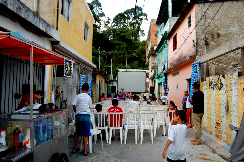 A rua Cocha Bamba, antes de começar o Cine B A rua Cocha Bamba, antes de começar o Cine B