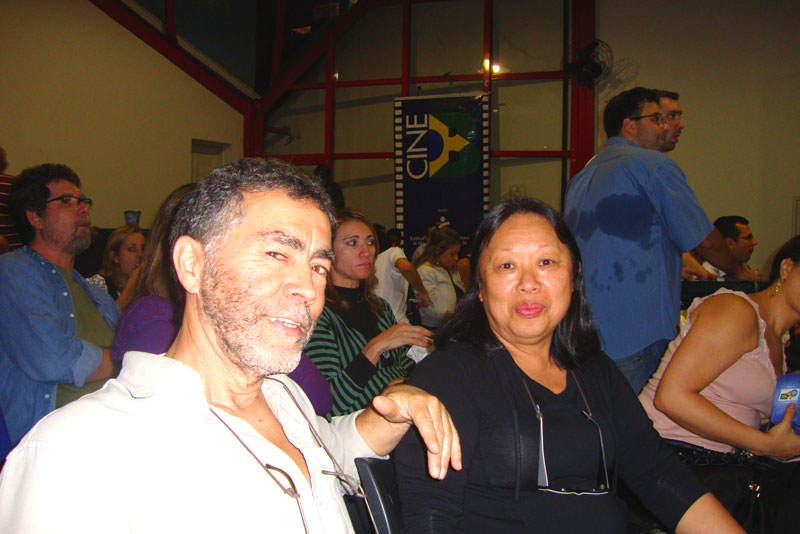 Nivaldo dos Santos Lobato com sua esposa, a educadora do MOVA de Ermelino Matarazzo, Jacira Hirose Lobato, que veio pela primeira vez num Cine B e aprovou o projeto Nivaldo dos Santos Lobato com sua esposa, a educadora do MOVA de Ermelino Matarazzo, Jacira Hirose Lobato, que veio pela primeira vez num Cine B e aprovou o projeto
