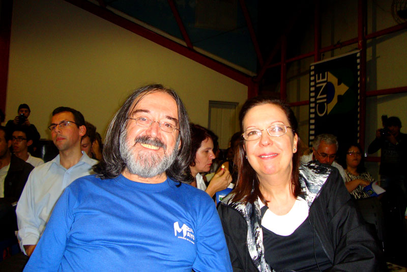 Genésio dos Santos e Denise de Paula merecem carteirinha de sócios do Cine B! Já perdi a conta de quantas vezes os fotografei! E espero fotografar mais vezes! Genésio dos Santos e Denise de Paula merecem carteirinha de sócios do Cine B! Já perdi a conta de quantas vezes os fotografei! E espero fotografar mais vezes!