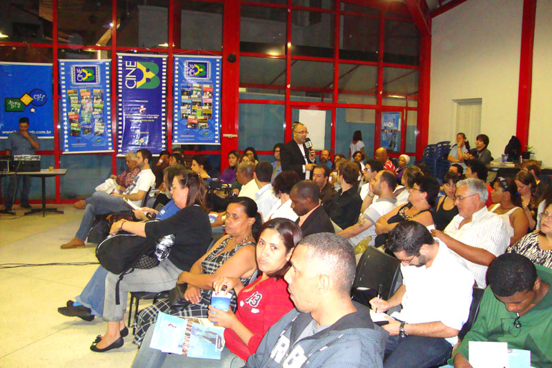 150 pessoas assistiram antes de chegar no cinema o filme Amor?, pelo projeto Cine B 150 pessoas assistiram antes de chegar no cinema o filme Amor?, pelo projeto Cine B