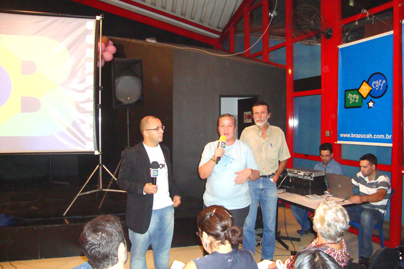 Na abertura, ao microfone a dirigente sindical Na abertura, ao microfone a dirigente sindical