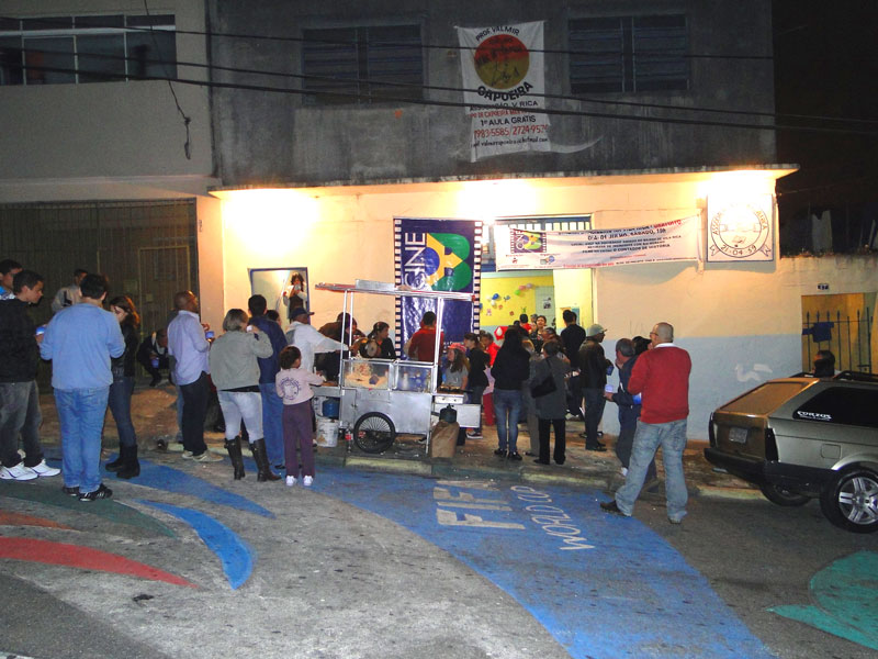 A frente da Associação Amigos de Vila Rica, que recebeu pela quinta vez o Cine B A frente da Associação Amigos de Vila Rica, que recebeu pela quinta vez o Cine B