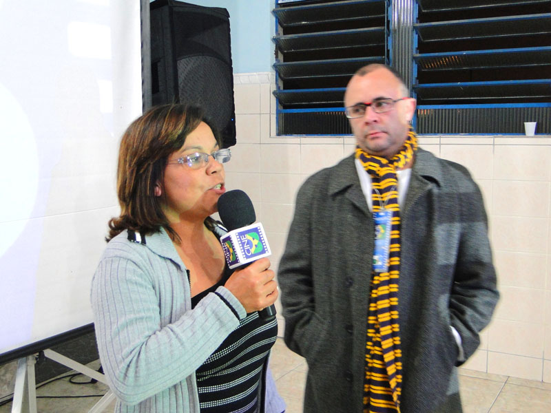 Bia Moreno, presidente da Associação, faz abertura com Cidálio Vieira Santos, coordenador do Cine B Bia Moreno, presidente da Associação, faz abertura com Cidálio Vieira Santos, coordenador do Cine B
