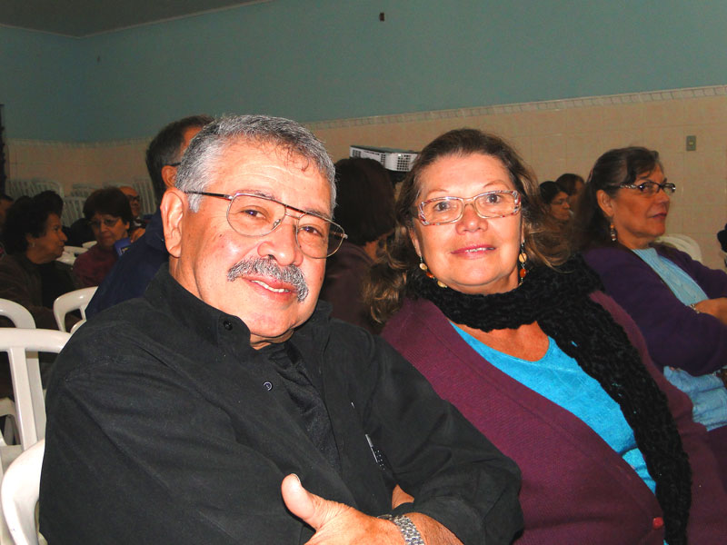 Vice-presidente da Associação, Alberito Pedro da Silva, mais conhecido por Seu Bigode, e sua esposa Terezinha Geraldo da Silva Vice-presidente da Associação, Alberito Pedro da Silva, mais conhecido por Seu Bigode, e sua esposa Terezinha Geraldo da Silva