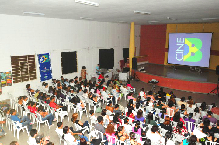 Exibição do Cine B, que neste mês completa 4 anos de existência Exibição do Cine B, que neste mês completa 4 anos de existência