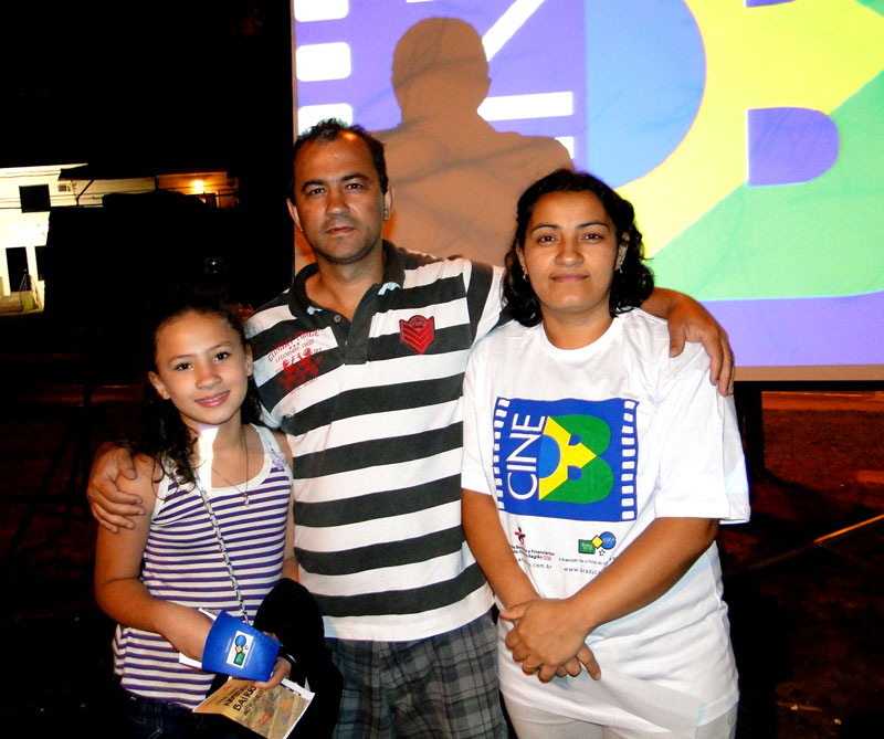 Raimunda Jandira com o marido Juvanil Oliveira e a filha Bruna Nogueira, 7 Raimunda Jandira com o marido Juvanil Oliveira e a filha Bruna Nogueira, 7