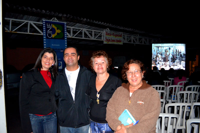 Maria Gerlandia, Padre Luciano, a coordenadora da Igreja, Maria Pereira e a atual professora do MOVA, Erci Marx Maria Gerlandia, Padre Luciano, a coordenadora da Igreja, Maria Pereira e a atual professora do MOVA, Erci Marx