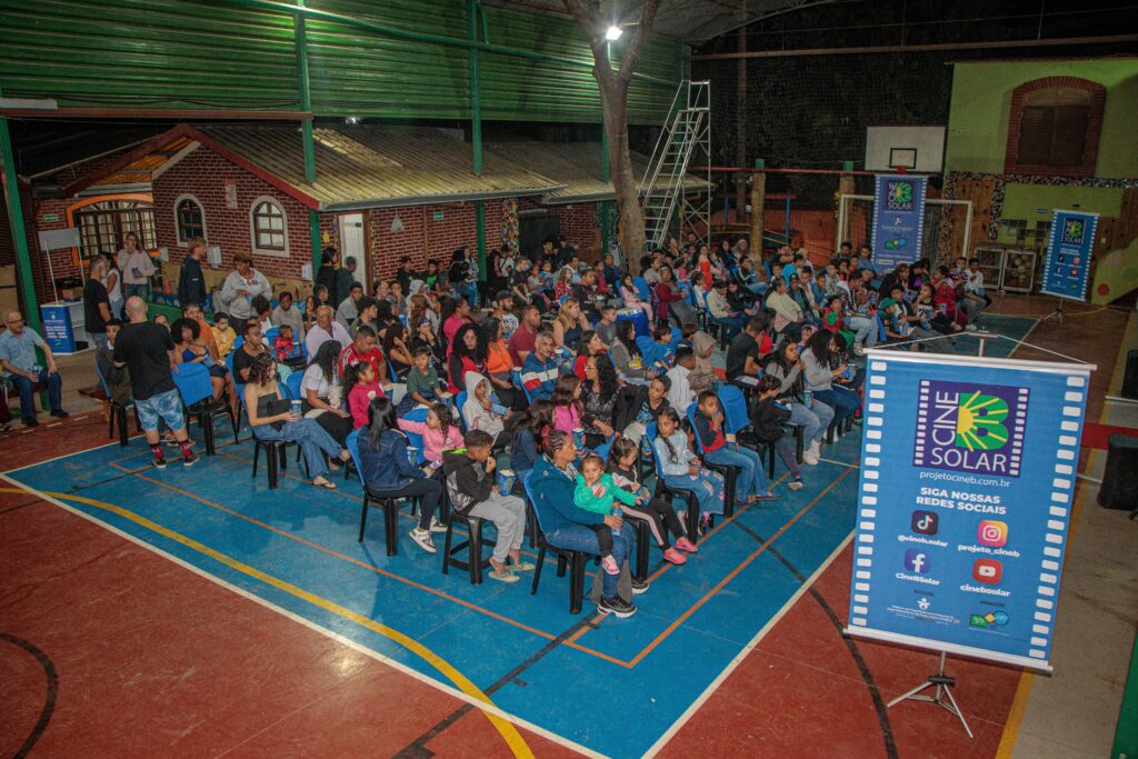 Projeto CineB Solar exibiu o filme "O homem do saco" para os moradores do bairro Jardim Angela, na Instituição ARCO, no dia 15 de junho de 2024