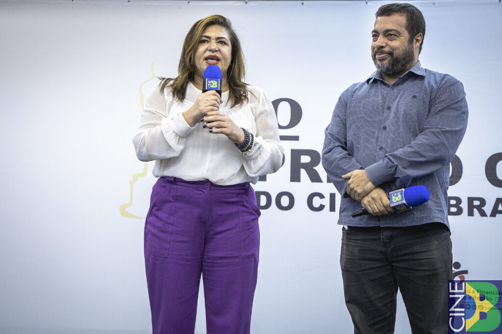 A presidenta do Sindicato dos Bancários, Neiva Riveiro, e o deputado Luiz Cláudio Marcolino abrindo a celebração no auditório Azul