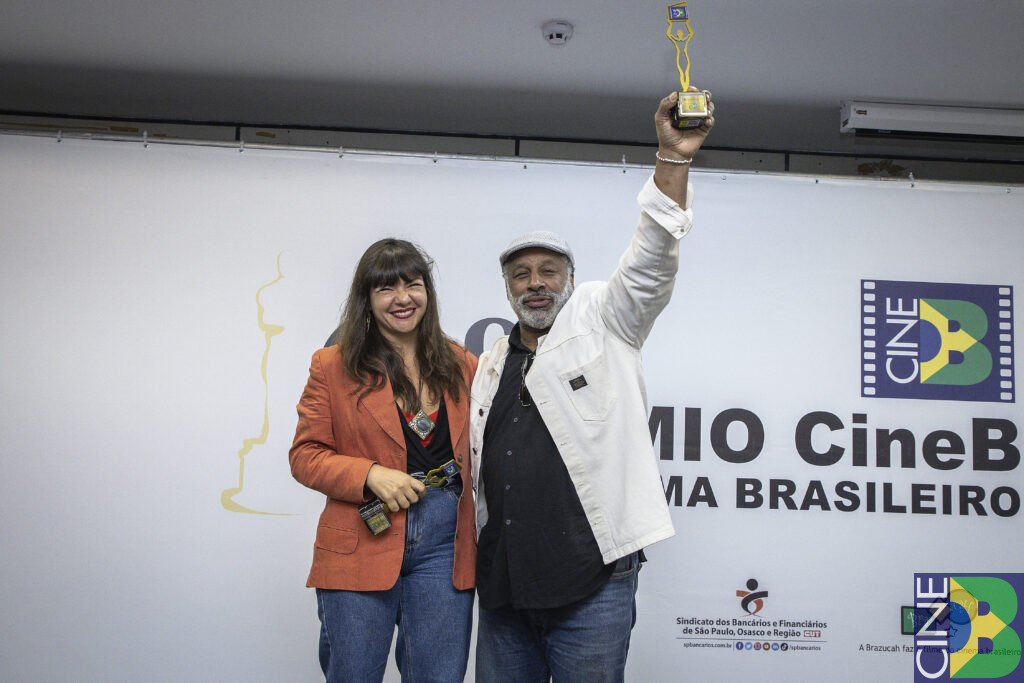 A produtora Luiza Botelho e o ator Ailton Graçca receberam o prêmio por O pai de Rita (2022). Ailton homenageou o diretor do fime Joel Zito Araújo