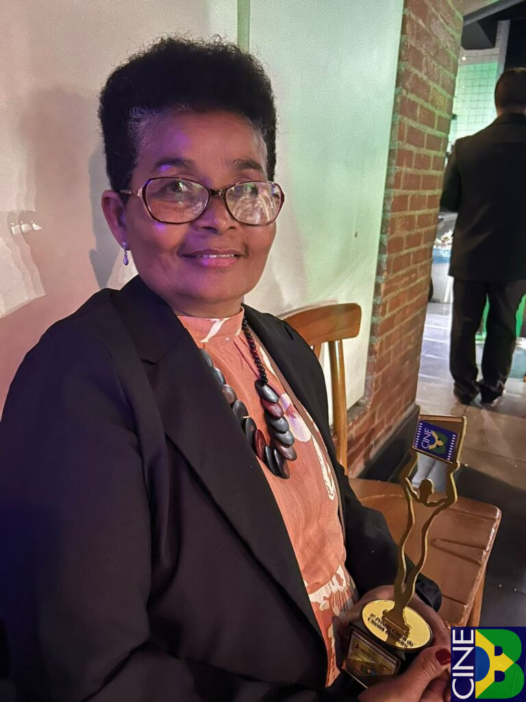 Ana Célia Araújo Santos é síndica do condomínio residencial Franca e recebeu o projeto durante a pandemia