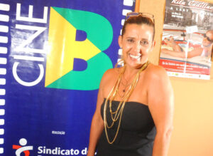 "O que vocês vêem no palco é uma personagem, e profissionalmente estou com a mão na fechadura", disse Rita Cadillac